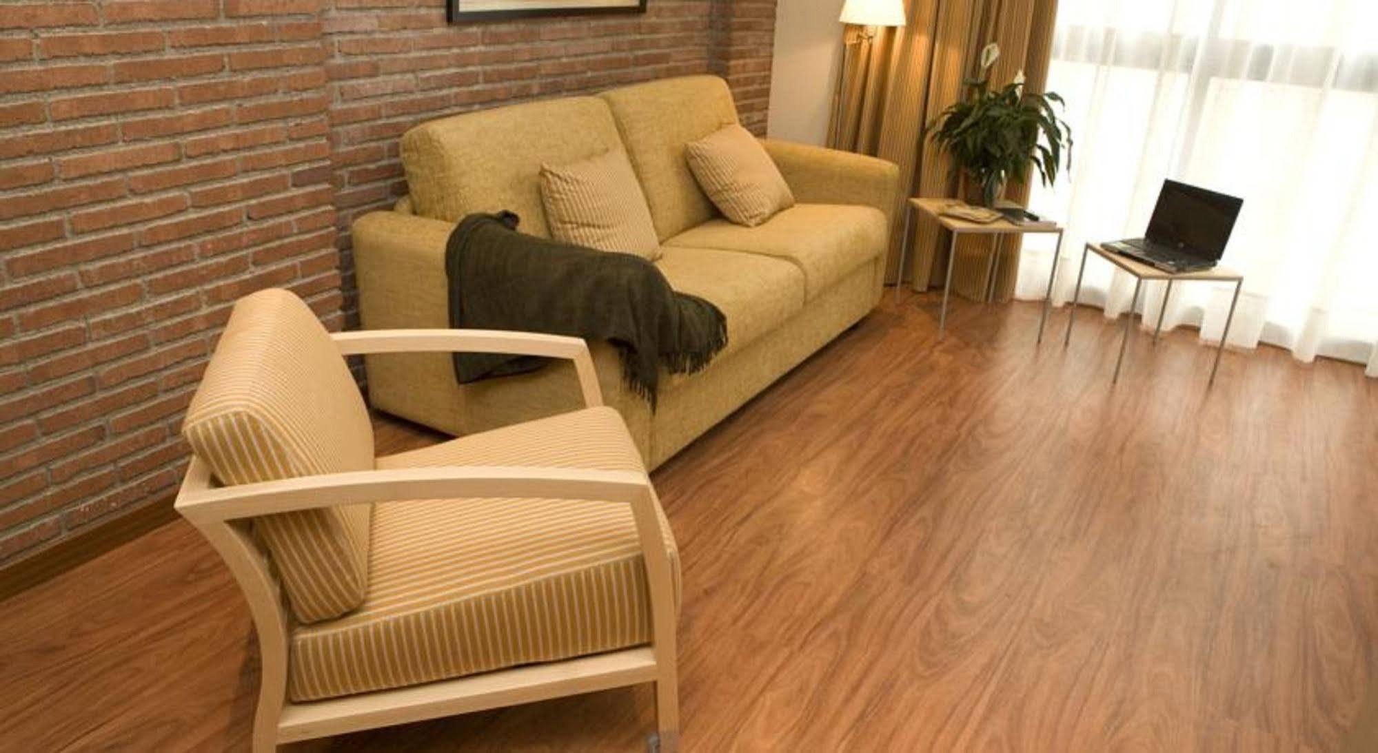 Serennia Cest Apartamentos Arc De Triomf Barcelone Extérieur photo